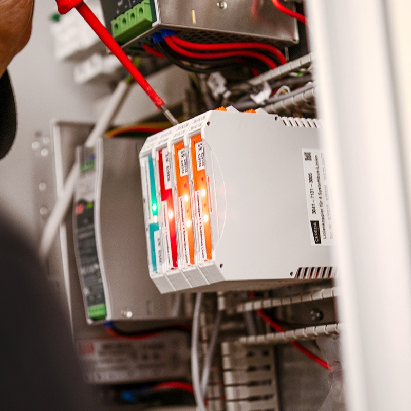 Installation und Inbetriebnahme für Neubau oder Modernisierungen.